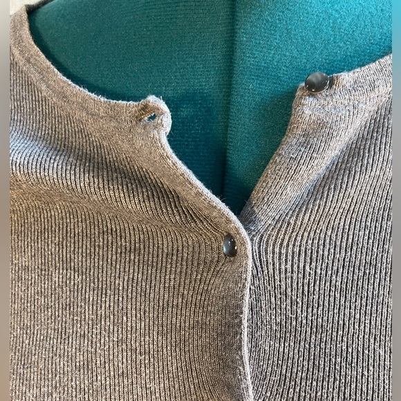 Elegant Gray Croft & Barrow Cardigan with Pearl Buttons - XL - Picture 4 of 7
